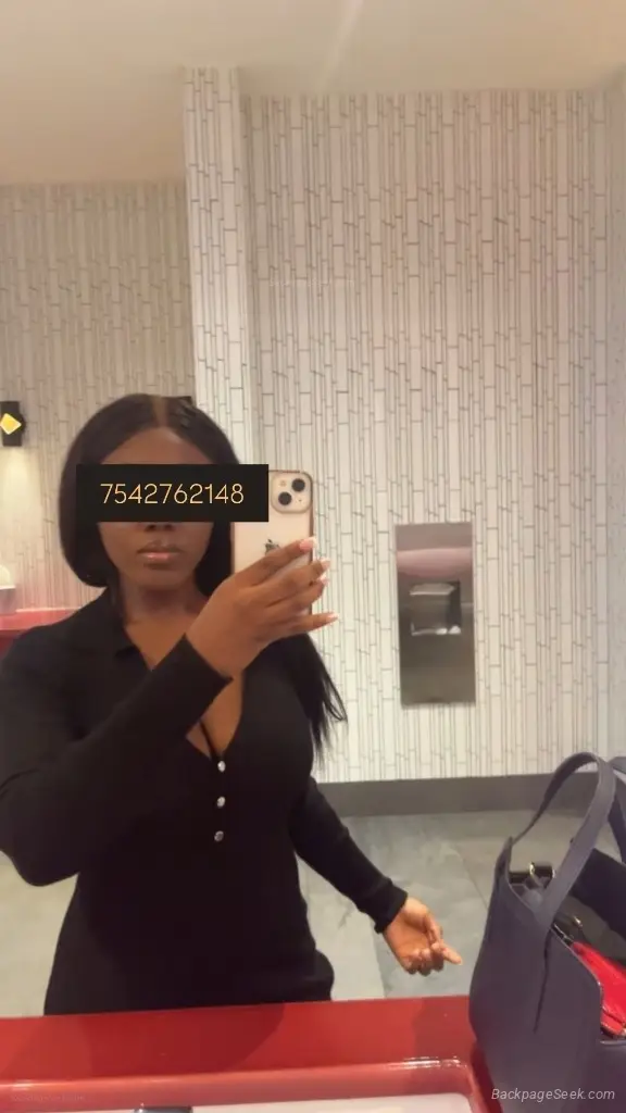 5'2 petite treat in Greensboro – Women Seeking Men photo 5