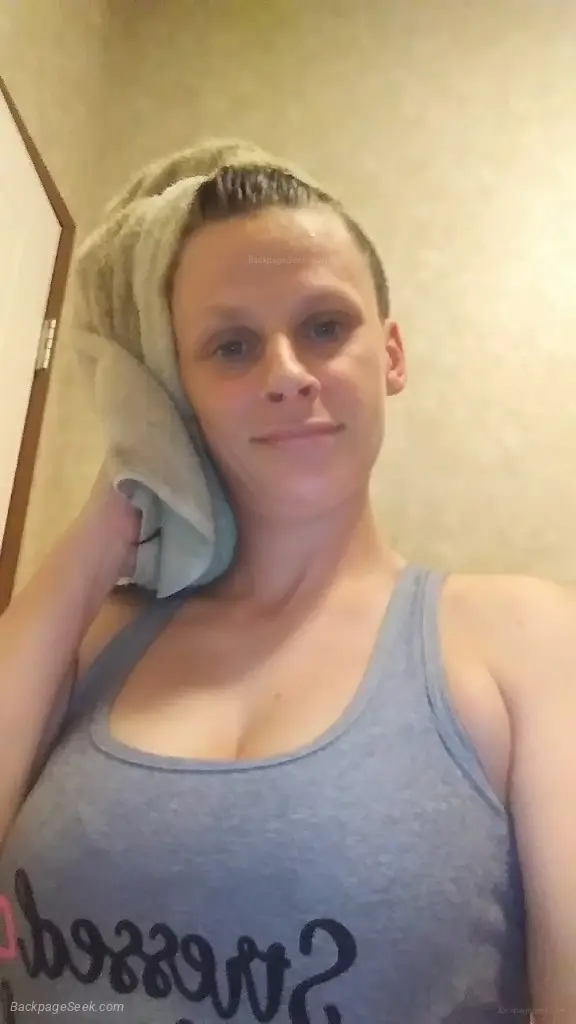 Fun Flirty Looking for Someone Exciting in Greensboro – Women Seeking Men photo 4