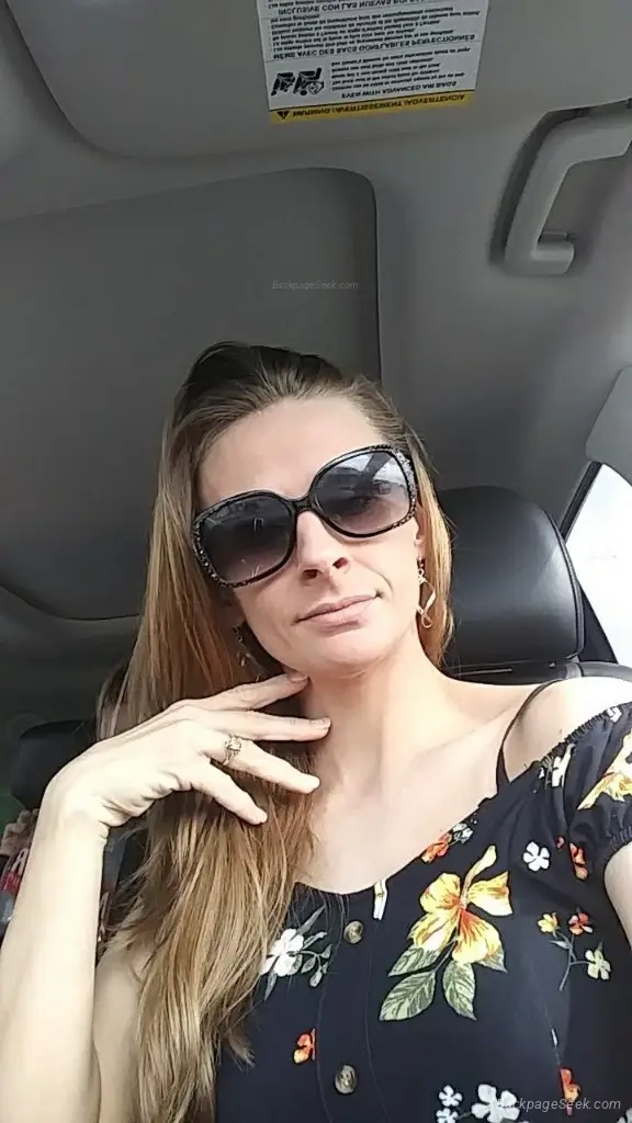 Fun Flirty Looking for Someone Exciting in Greensboro – Women Seeking Men photo 5