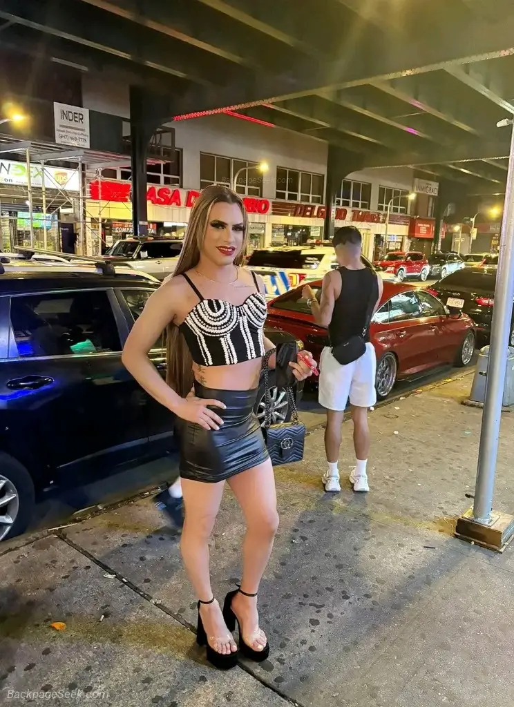 nicole in Hartford – Women Seeking Men photo 6