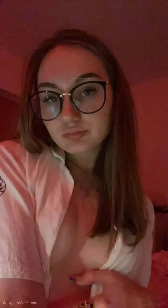 I'm sexy queen Available for Outcall Incall Hotel Fun Car