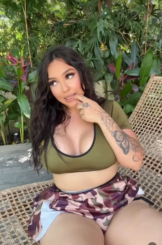 BUSTY 38DD MAMACITA