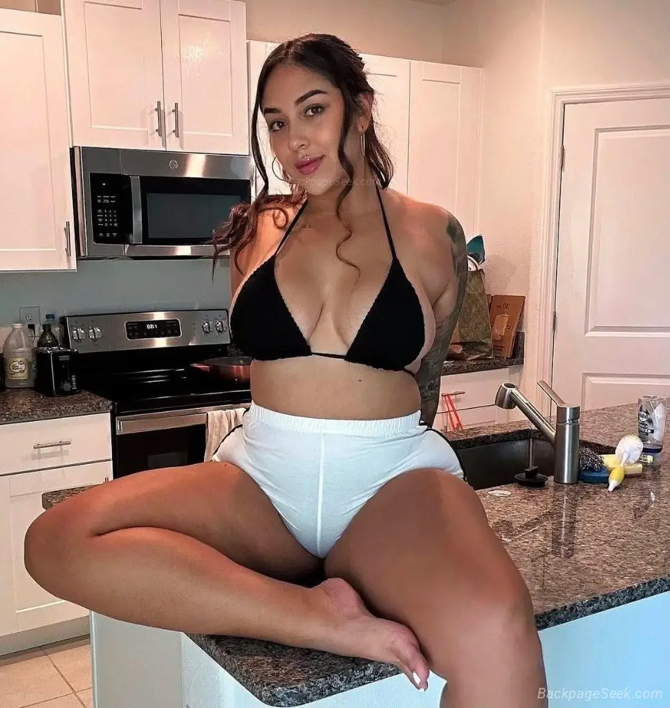 THICK Exotic Hawaiian Princess