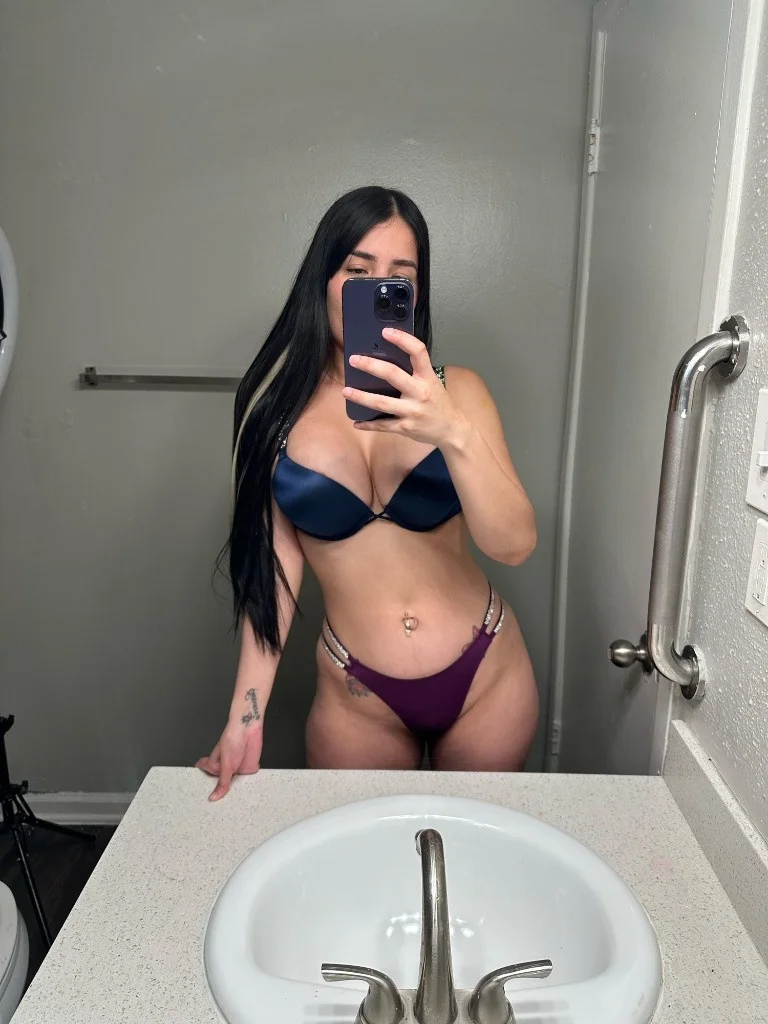 latina caliente in Houston - Women Seeking Men