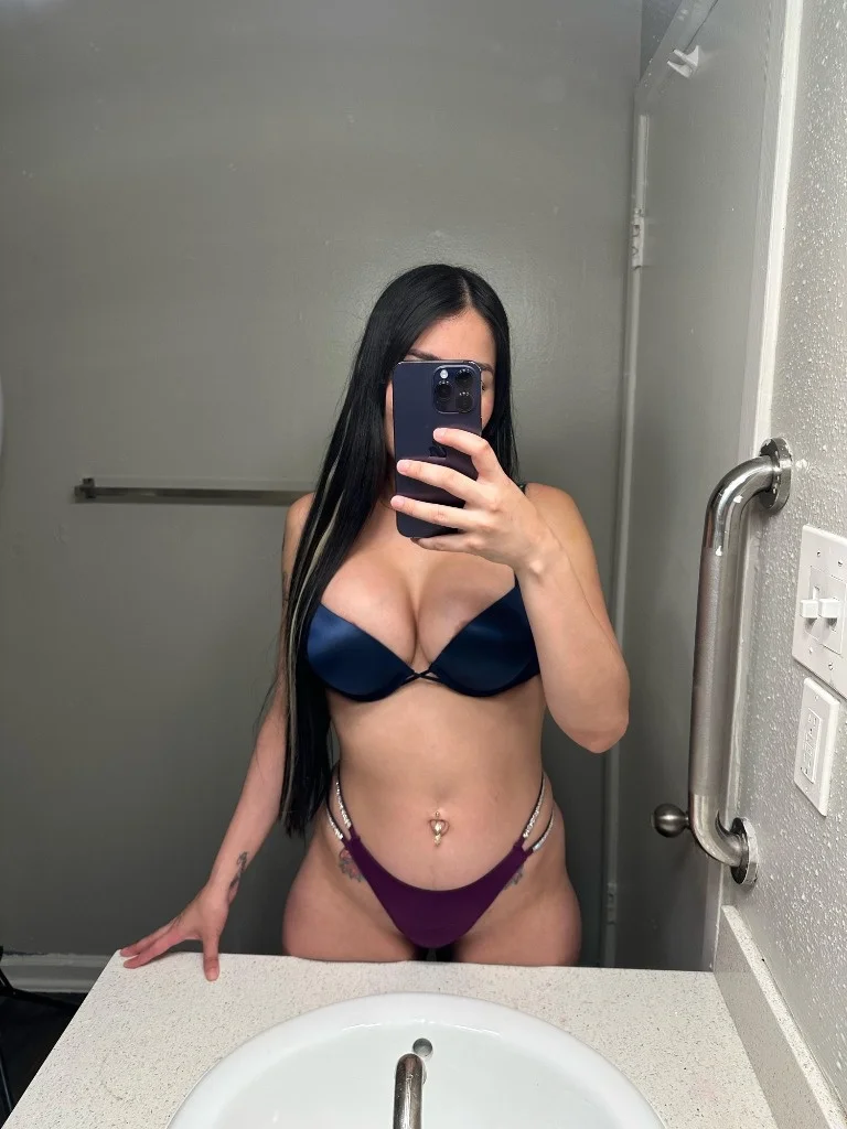 latina caliente in Houston - Women Seeking Men photo 3