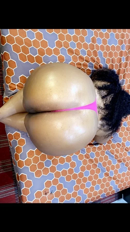 ( WEEKEND SPECIALS )COME SEE YOUR FAV BBW CARAMEL HONEYPOT THICK THIGHS
