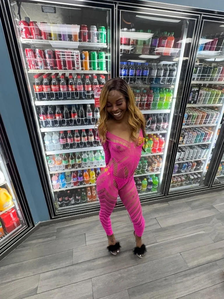 last day in town in Houston – Women Seeking Men photo 2