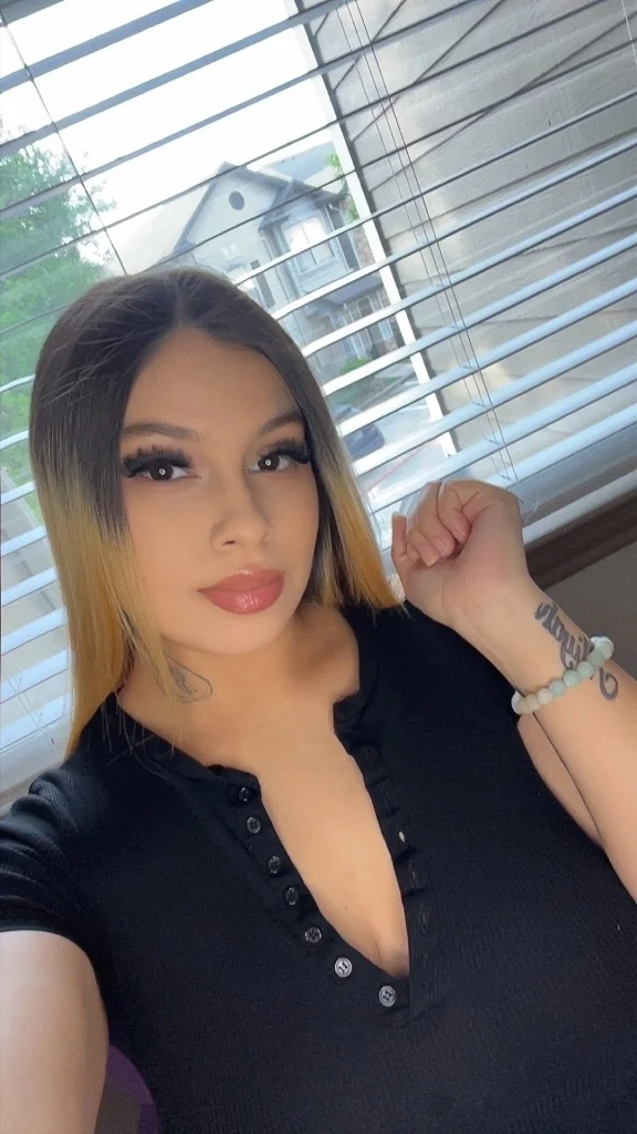 Latina Bombshell Mercedes in Houston – Women Seeking Men photo 6