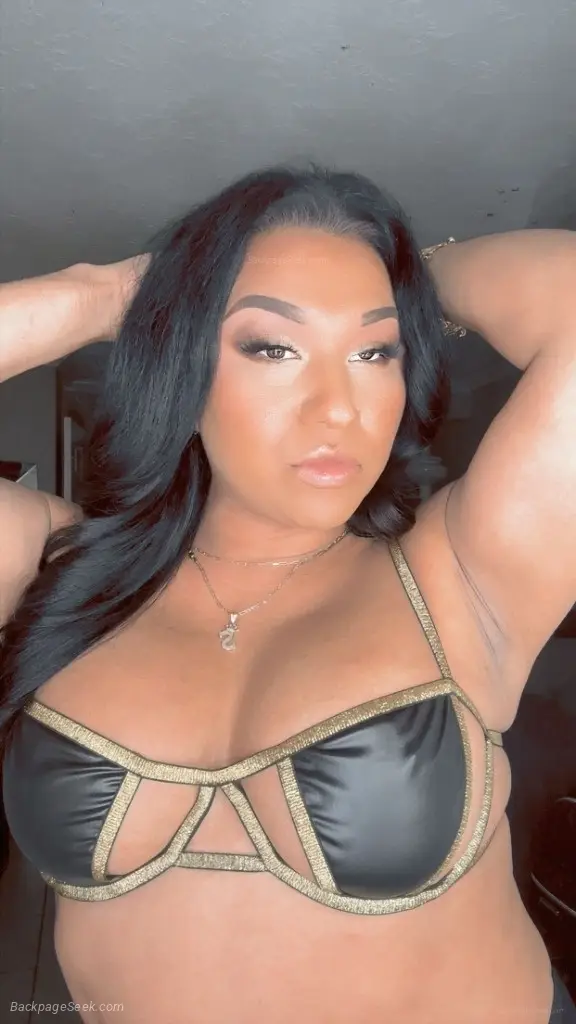 sexy TS sabrina galleria area