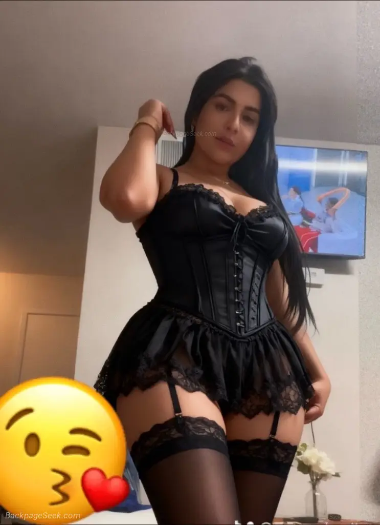 chica latina sexy