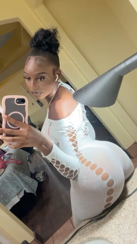 upscale petite chocolate doll text first in Houston – Women Seeking Men photo 3