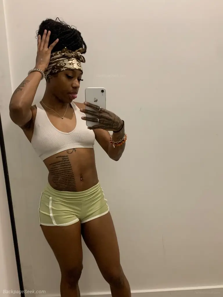 SWEET PETITE BROWNSKIN READY TO MEET! THIS IS MY ONE AND ONLY AD YES I AM