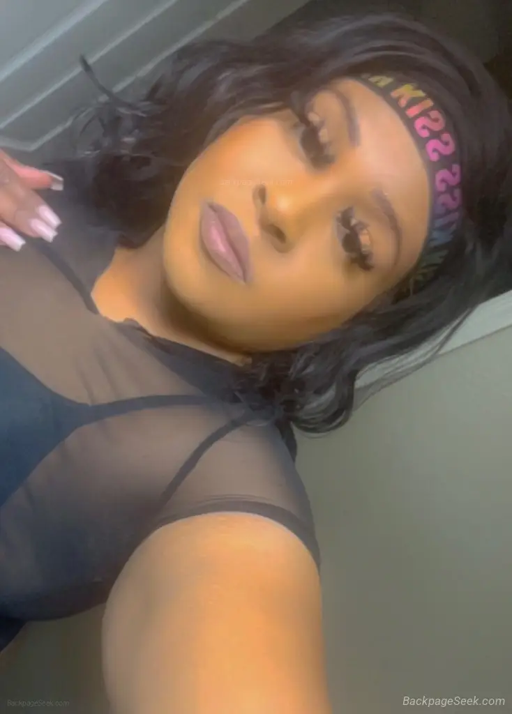 PRETTY AND THICKK OPEN MINDED BTTM (fetish friendly)