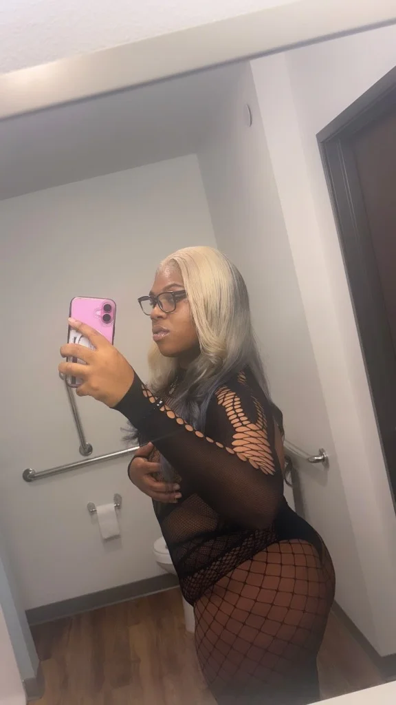 is HERE TWITTER Shawnieeexxx Dont miss the QUEEN of in Indianapolis – Women Seeking Men photo 3