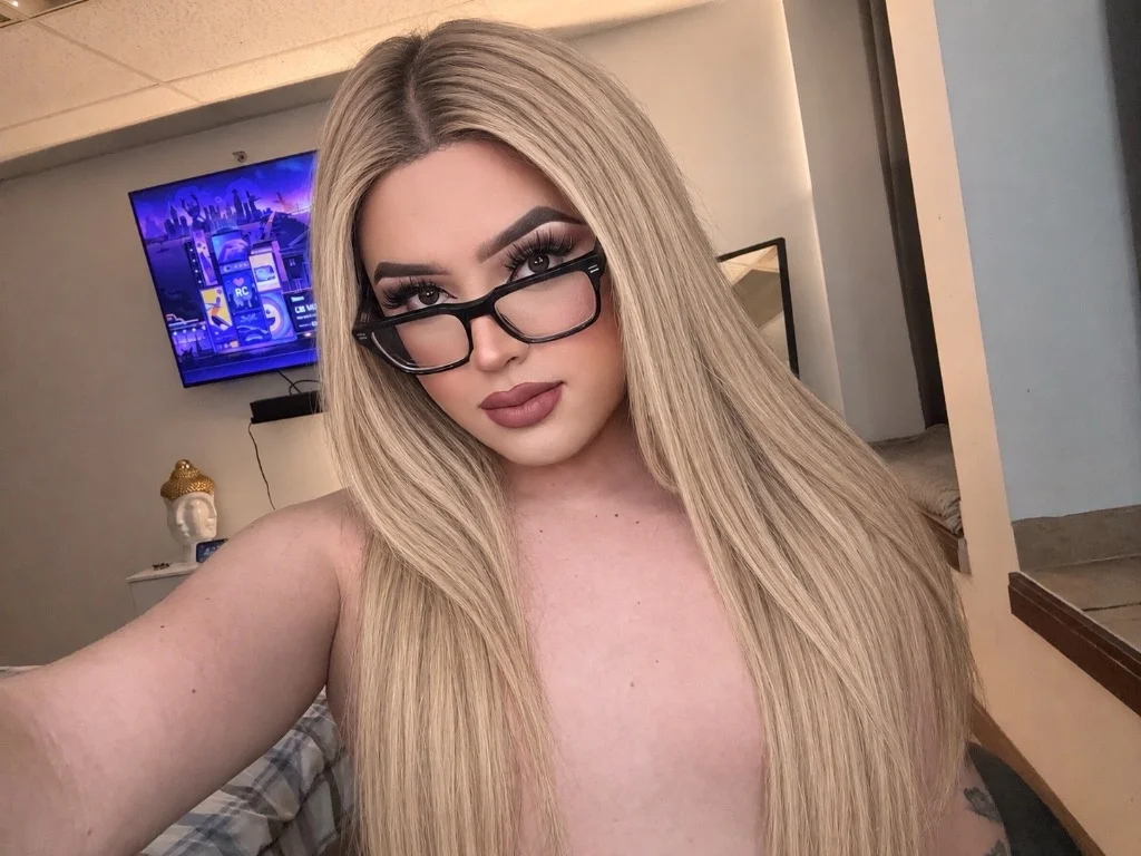 I'm back, my loves Latina porn star