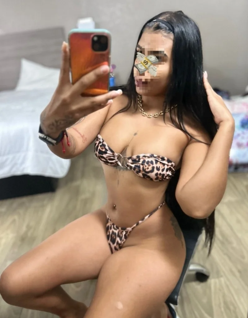 Hey daddy, I'm so horny for you