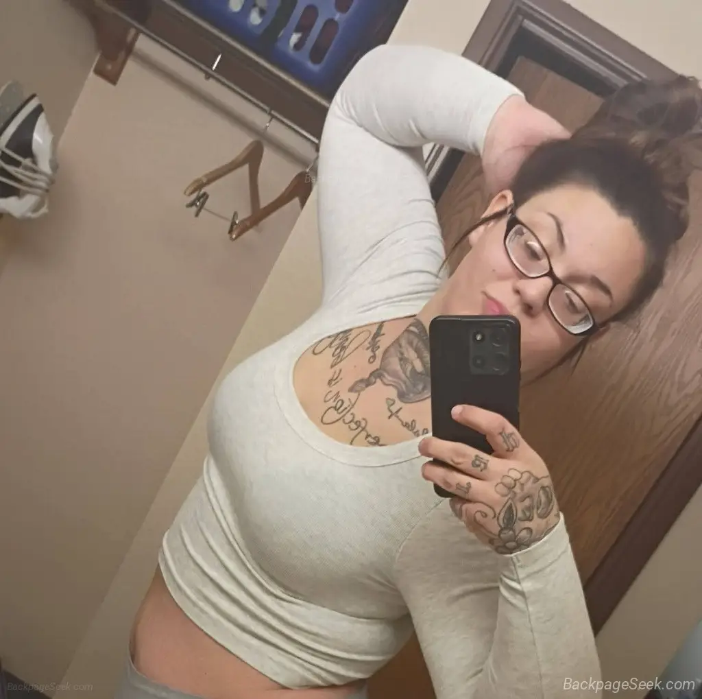 cum play between these thick thighs daddy in Indianapolis – Women Seeking Men photo 2