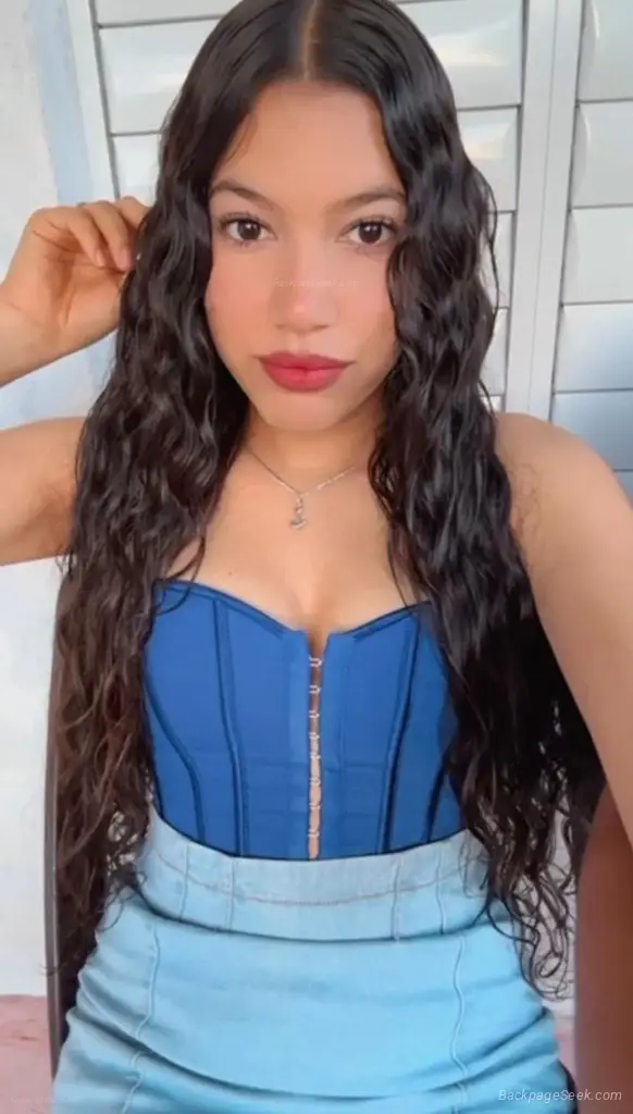 Latina. joven y sexi disponible