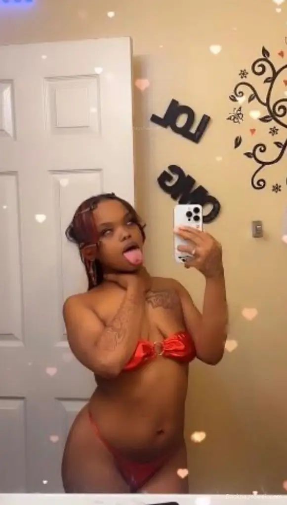 YALL FAVORITE FUNSIZE HOE ASK FOR THE TWO GIRLS SPECIAL