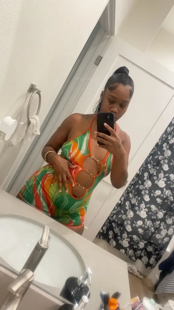 Get out this heat and Cum let this chocolate pussy melt on u