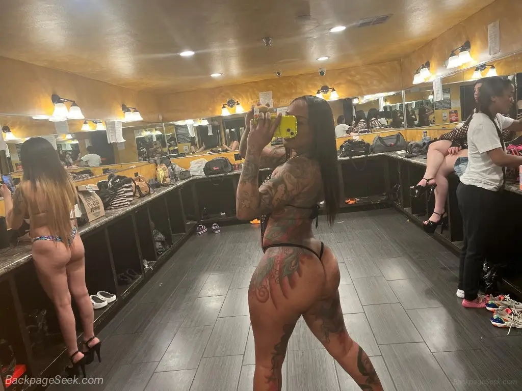 SEXY BIGG BOOTY STRIPPER LETS HAVE FUN