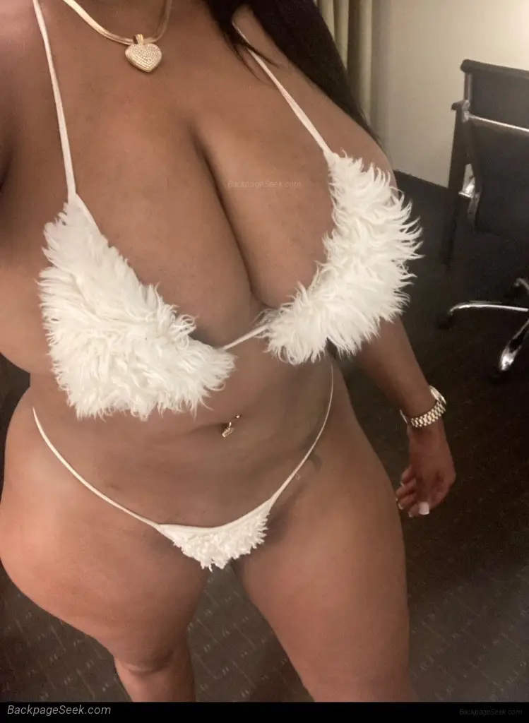ALL Natural HOTTIE w the Banging Body