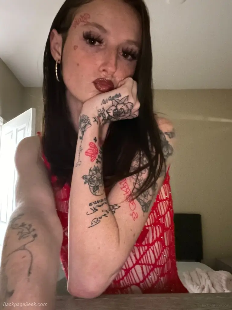 Pretty Petite Milf INCALLS OUTCALLS CONTENT in Inland Empire – Women Seeking Men photo 6