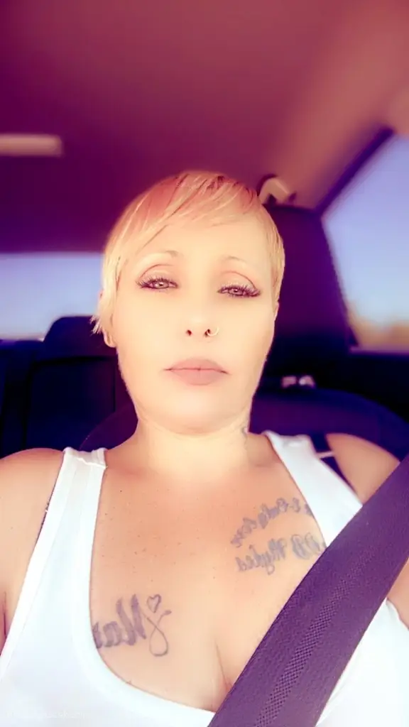 BIGG BOOTY SexII XTra thick white gurl pretty eyes thick thi... in Inland Empire – Women Seeking Men photo 4