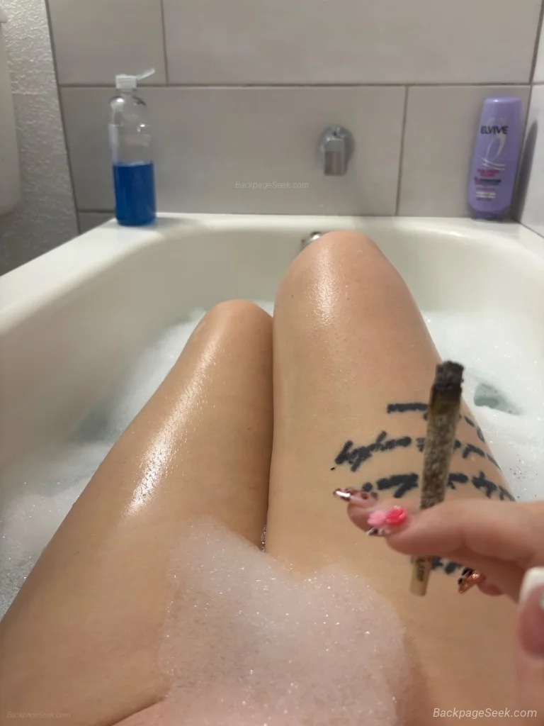 I need sex and fucking Lets have some fun Clean Juicy Pussy And Big