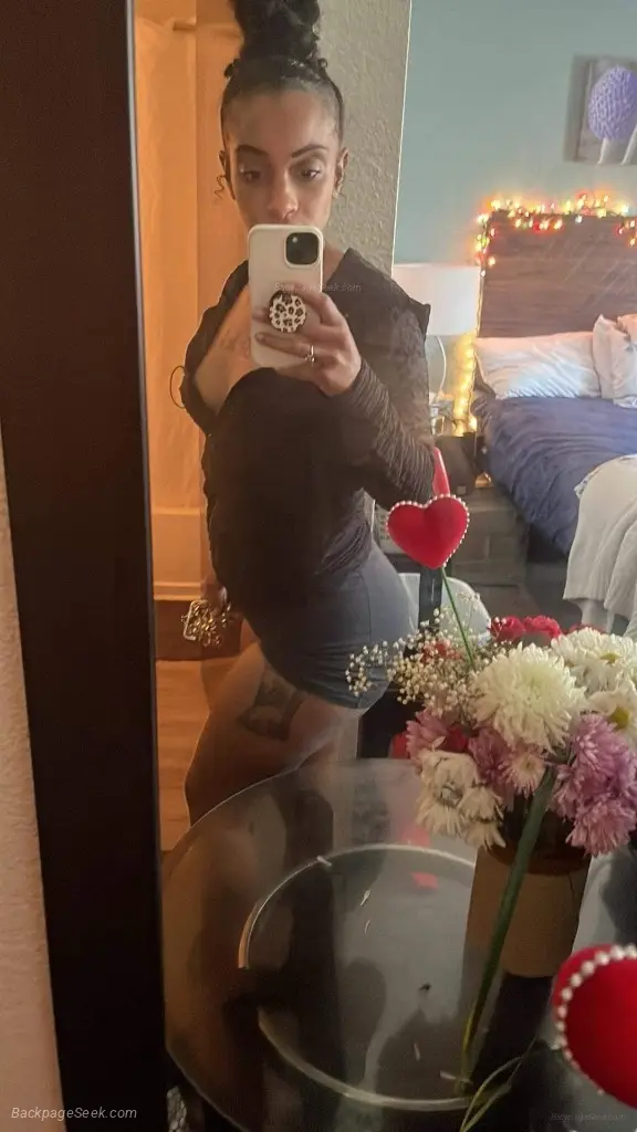 come get what you cant find at home let me be ya lil' secret, promise i