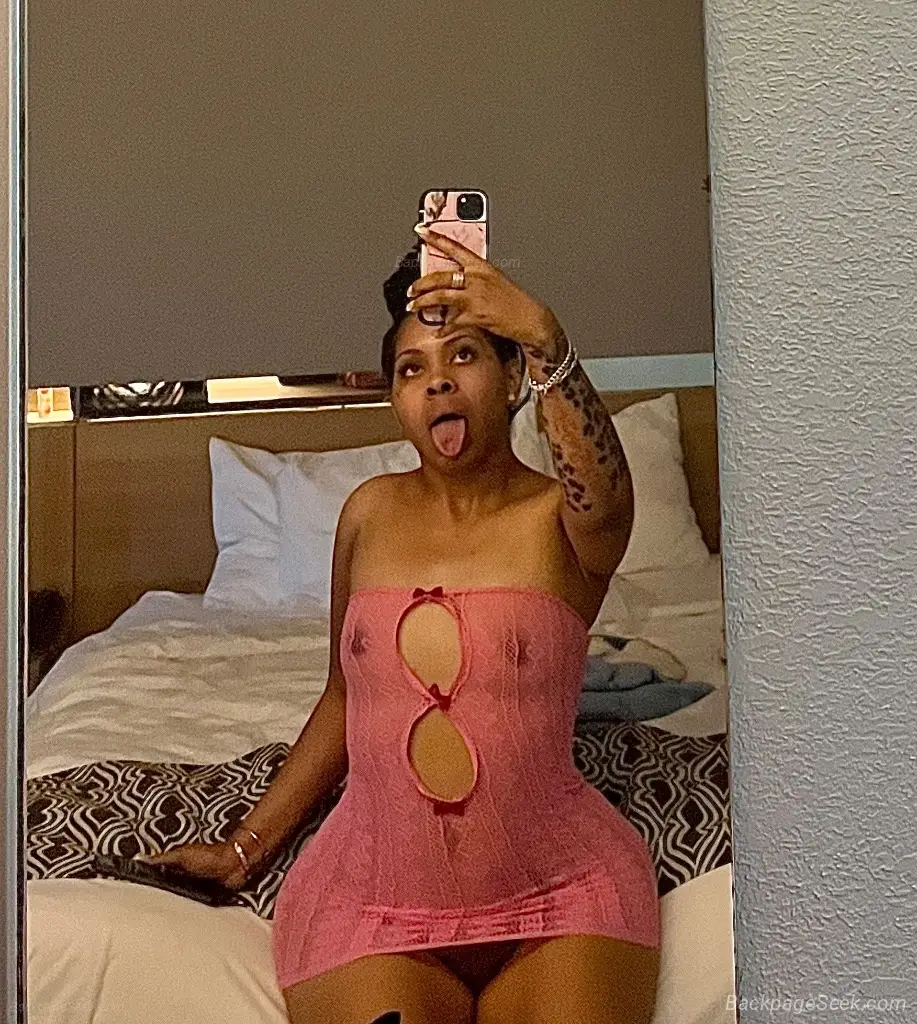 Cum see me while I'm here daddy in Kansas City – Women Seeking Men photo 5