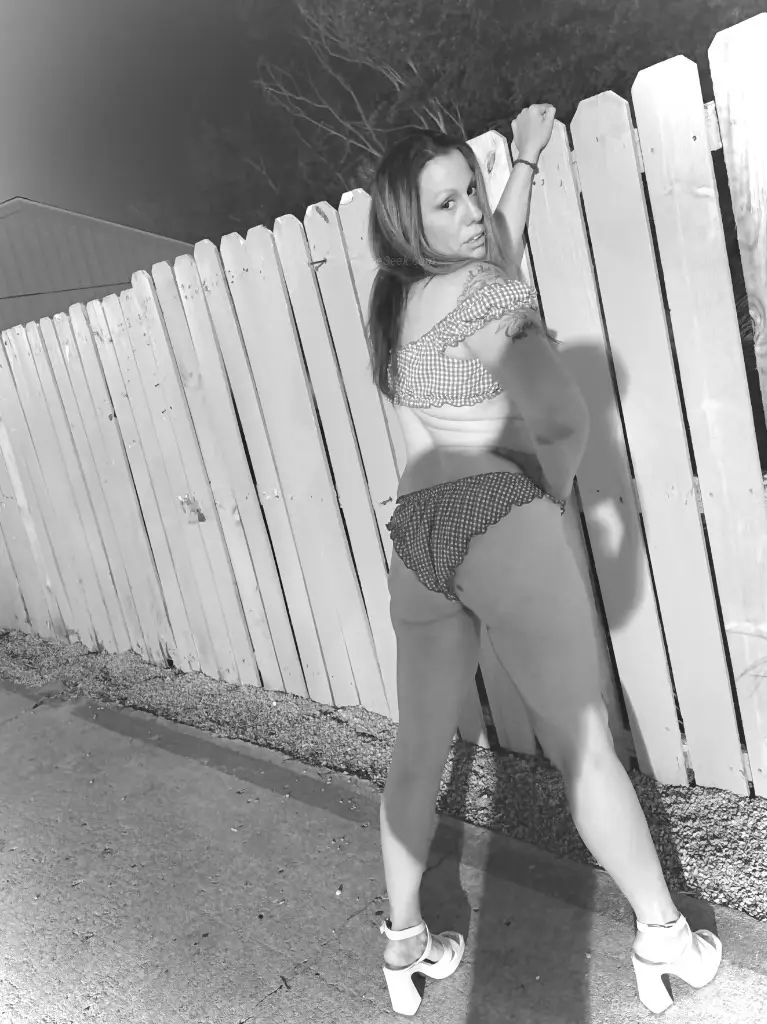 Sparkling Charm Timeless Elegance Isabella Sky Awaits in Kansas City – Women Seeking Men photo 4