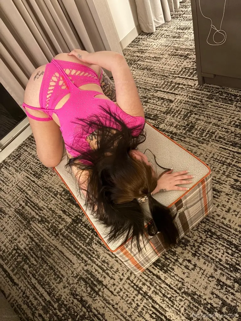 Come See Ya Favorite Bunny in Kansas City – Women Seeking Men photo 4