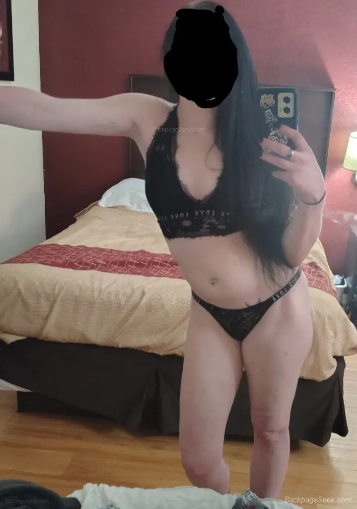 I'll try anything once twice if I like it and three times to... in Knoxville – Women Seeking Men photo 3