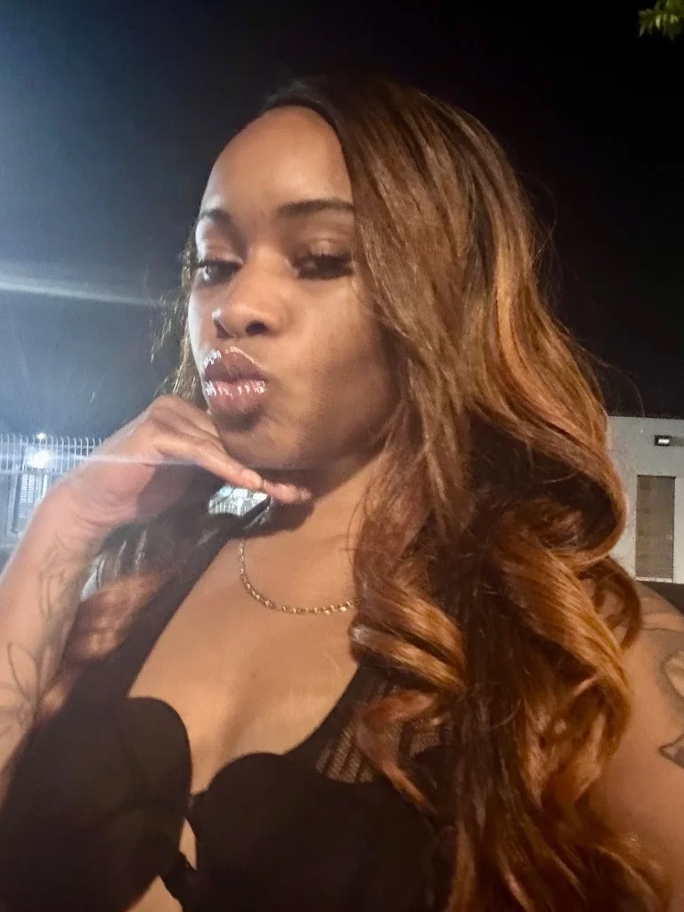 Pretty And Petite Facetime Now To Meet