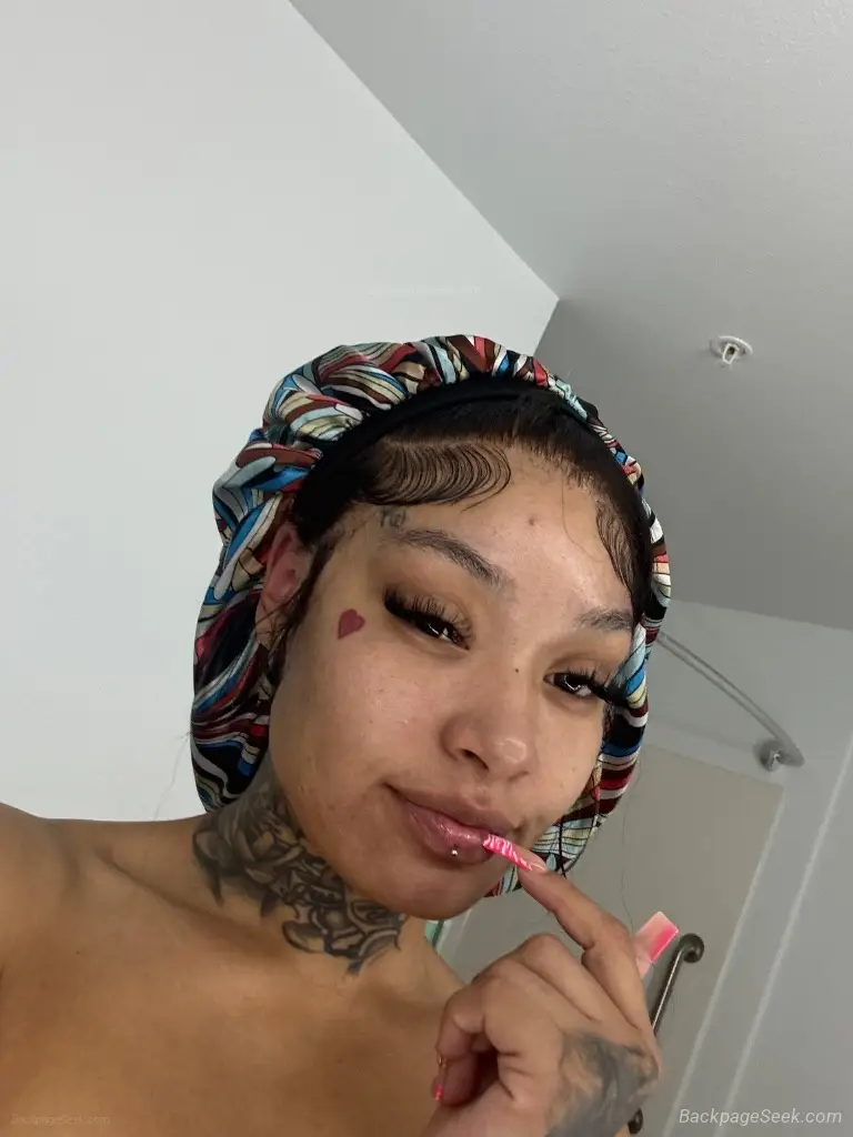 Sexy tatted redbone
