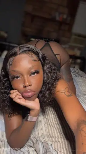 Fun With Bombshell Naomi