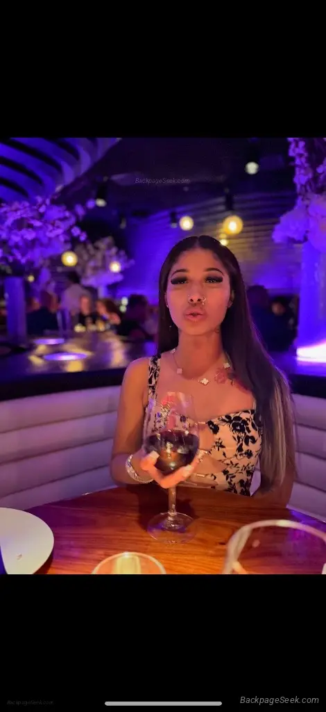 PETITE FOREIGN BADDIE