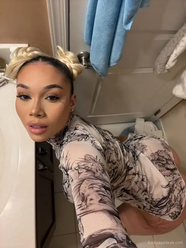 Naughty Naomi in Las Vegas – Women Seeking Men photo 2