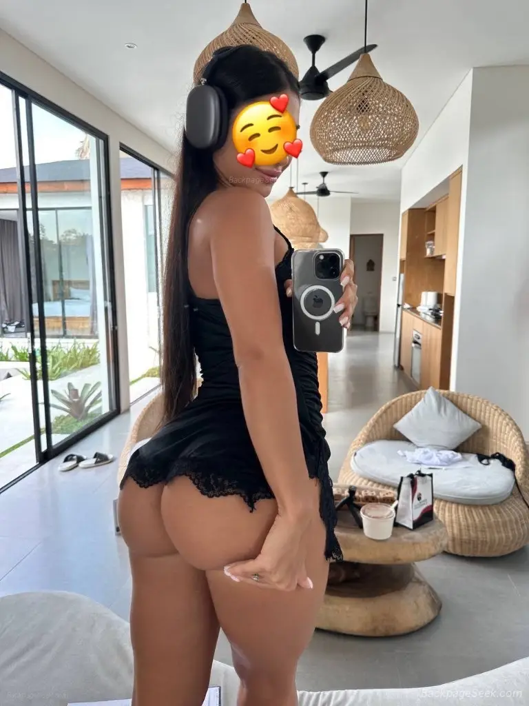 I m dee New in town and ready to make your night a little more