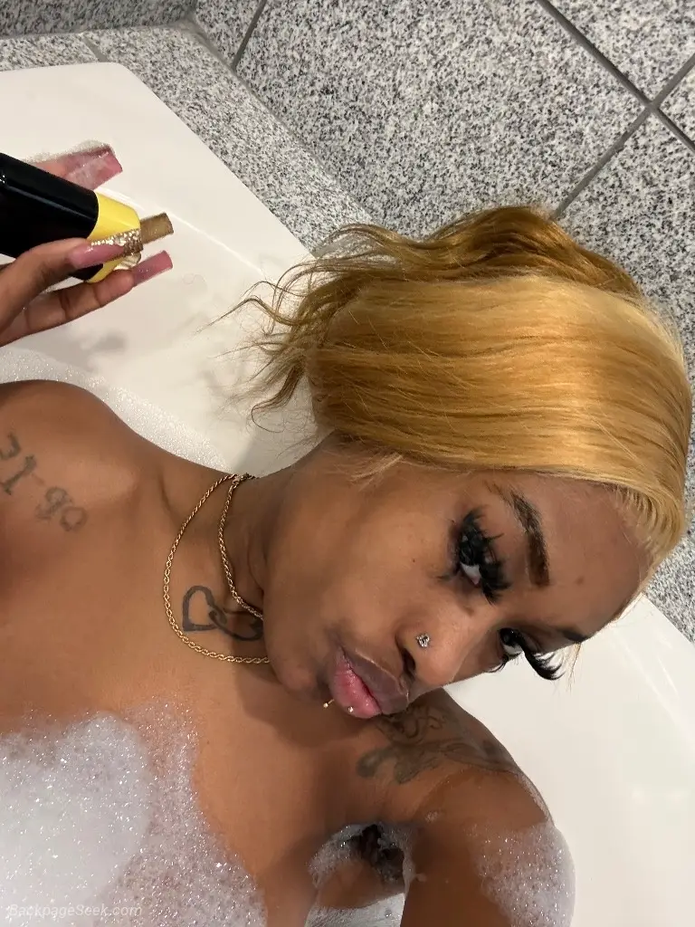 cum see the queen CARDATES ONLY lr in Little Rock – Women Seeking Men photo 4