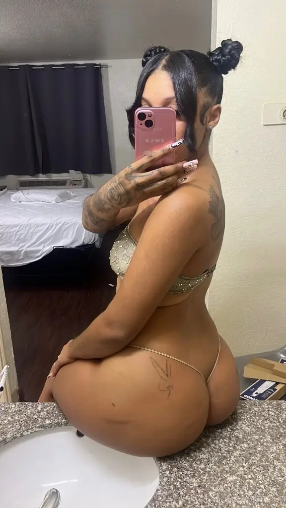 In town for the night in Little Rock – Women Seeking Men photo 4