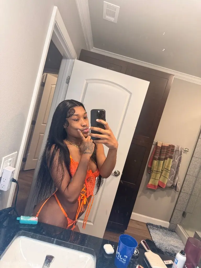 cum see the queen CARDATES ONLY lr in Little Rock – Women Seeking Men photo 6