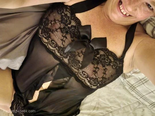 Irish Canadian Mature MILF in London - Women Seeking Men photo 3