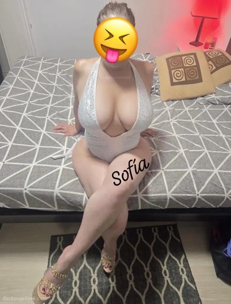Curvy Colombian Bombshell in Toronto Hi Papasito I m Sofia y... in London – Women Seeking Men photo 4