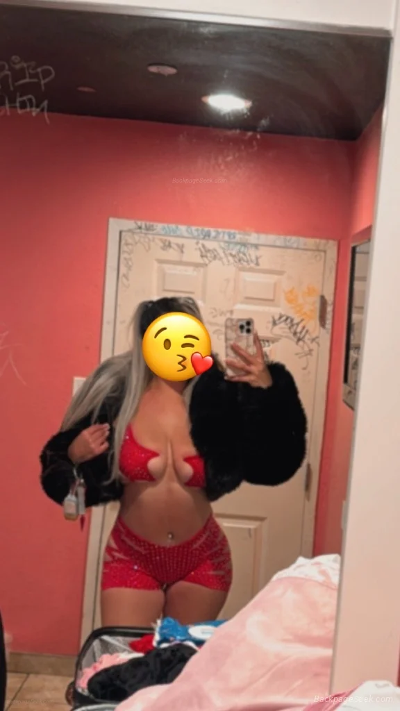 Amazing Thick beauty Ready 2 please