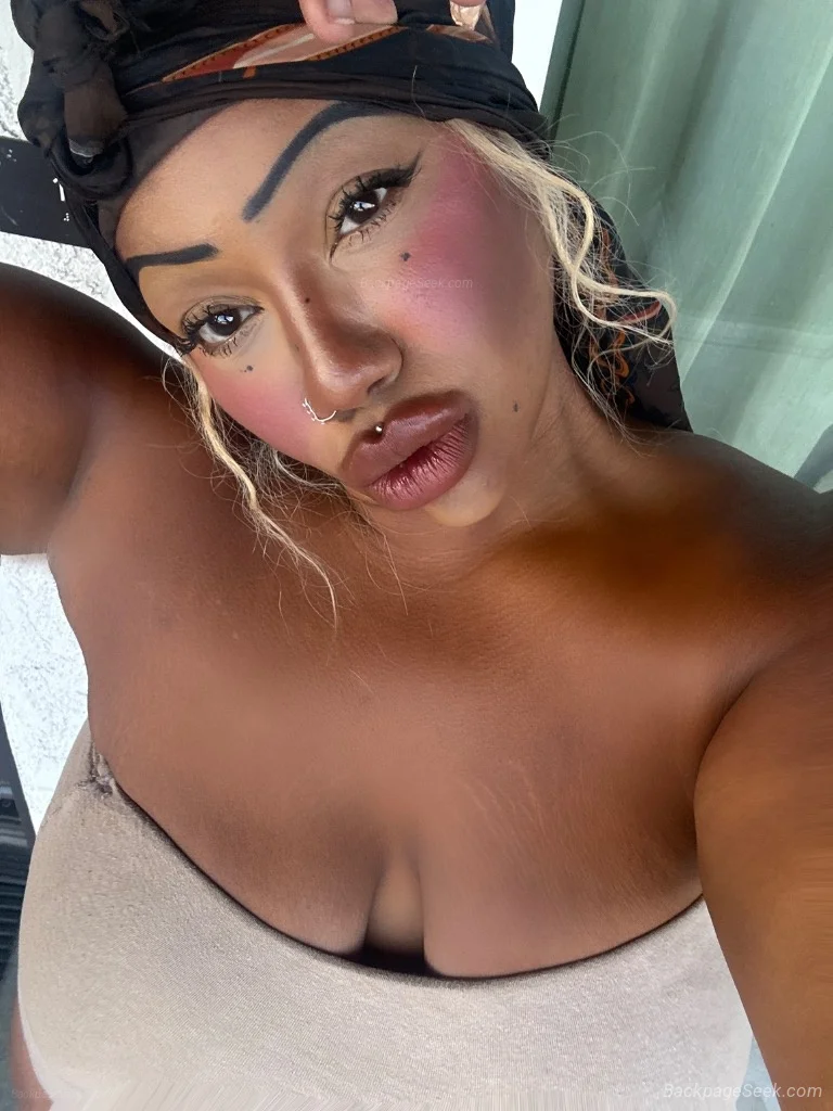 GORGEOUS BLONDE BOMBSHELL WITH BIG DICK SUCKING LIPS & A SOFT NATURAL