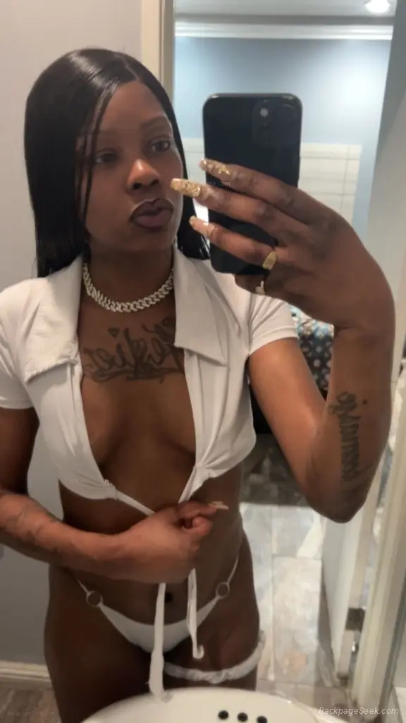 THICK AN SEXY Av i b e mE .