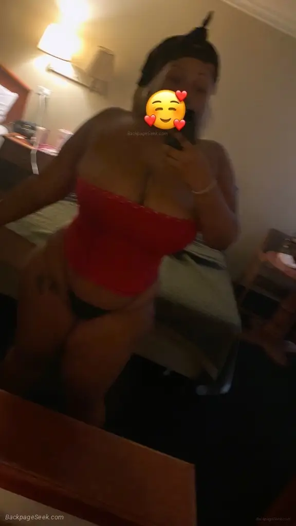 GORGEOUS BLONDE BOMBSHELL WITH BIG DICK SUCKING LIPS & A SOFT