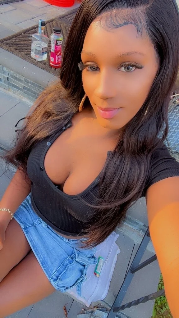 It s my birthday caramel vixen why gamble when im a jackpot... in Long Island – Women Seeking Men photo 2